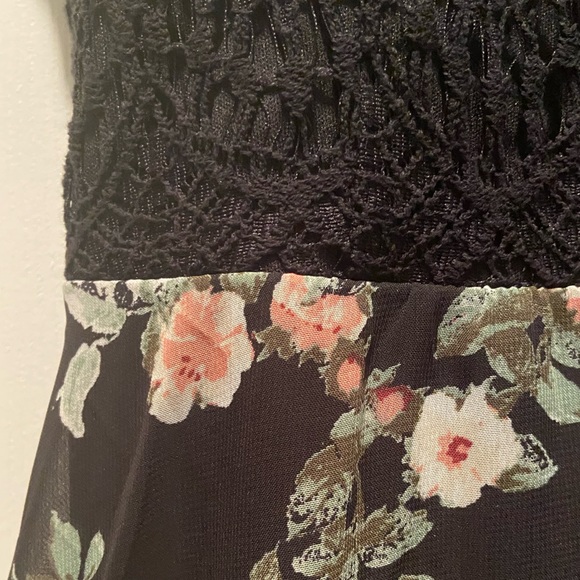 🖤🌺BLACK FLORAL DRESS🌺🖤 - Picture 2 of 5